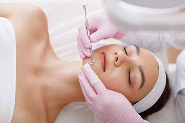Có Nên Lấy Nhân Mụn Thường Xuyên Không