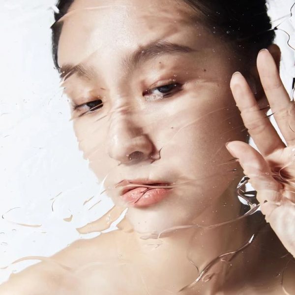 Tại sao da mất nước khiến nếp nhăn xuất hiện sớm hơn